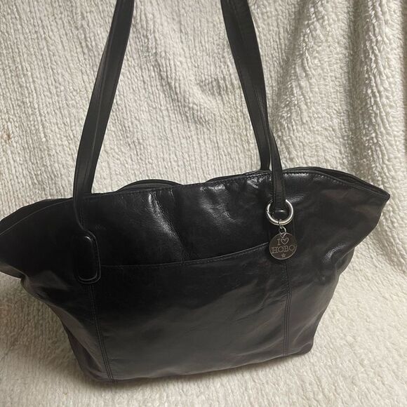 HOBO leather Black shoulder bag with silver tone hardwares. - Picture 4 of 14